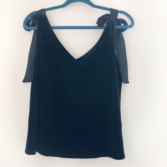 🐝 3/$20 Gibson Black Velvet Tie Shoulder Sleeveless Top Petite size Extra Small - Picture 2 of 8